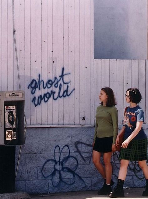 Ghost World Ghost World Movie, Ghost World, Riot Grrrl, Making A Movie, Pretty Photos, Love Movie, Spice Girls, Film Stills, Aesthetic Photo