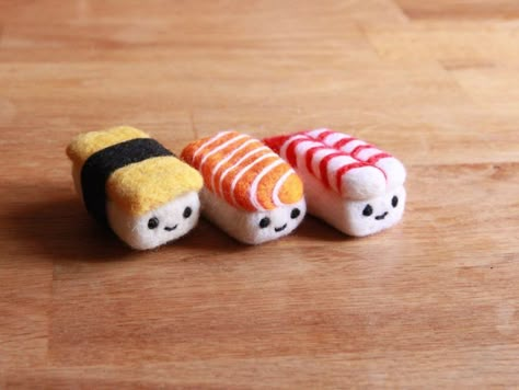 Felt Food Diy, Diy Sushi, Needle Felting Tutorial, Felting Diy, Food Kawaii, Needle Felting Ideas, Needle Felting Diy, Sushi Set, Wool Needle Felting