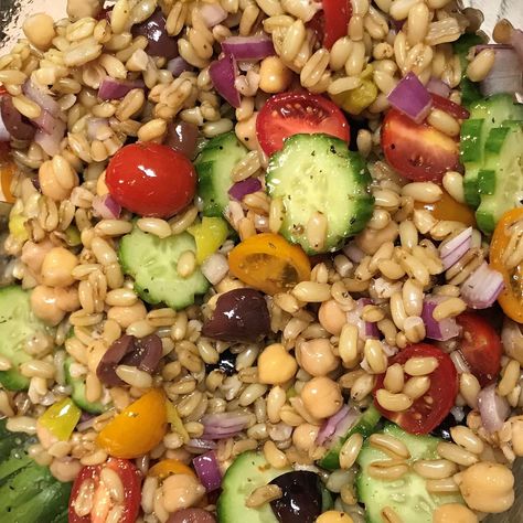 Healthy Wheat Berry Salad Wheatberry Salad Recipes, Wheat Berries Recipe, Wheat Berry Salad Recipes, Wheatberry Salad, Wheat Berry Recipes, Wheat Salad, Wheat Berry Salad, Wheat Berry, Jar Meals