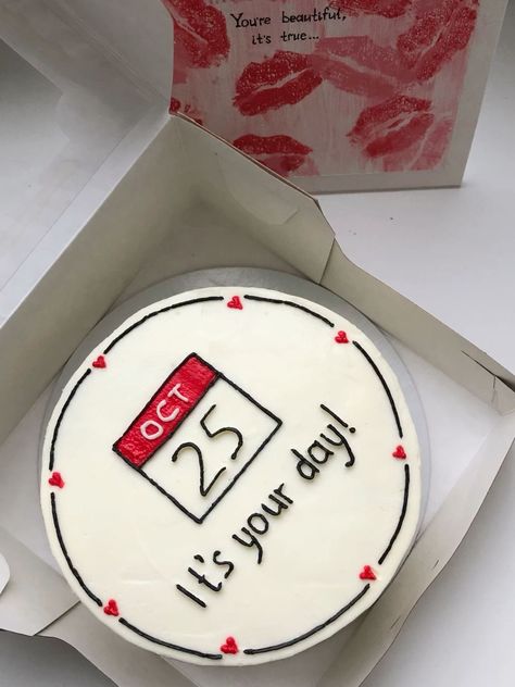 Mini Cakes For Boyfriend, 21st Birthday Cake For Guys, Cake Minimal, 29th Birthday Cakes, Birthday Cake For Boyfriend, 22nd Birthday Cakes, Small Birthday Cakes, Cake For Boyfriend, 25th Birthday Cakes