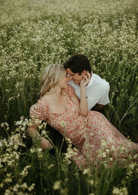 Pink Couples Photoshoot, Engagement Photos Outside Spring, Engagement Photos In Wildflowers, Couples Wildflower Photoshoot, Flower Field Engagement Photoshoot, Wildflower Field Engagement Photos, Engagement Photos Wildflowers, Couples Photos Field, Flower Field Couple Photoshoot