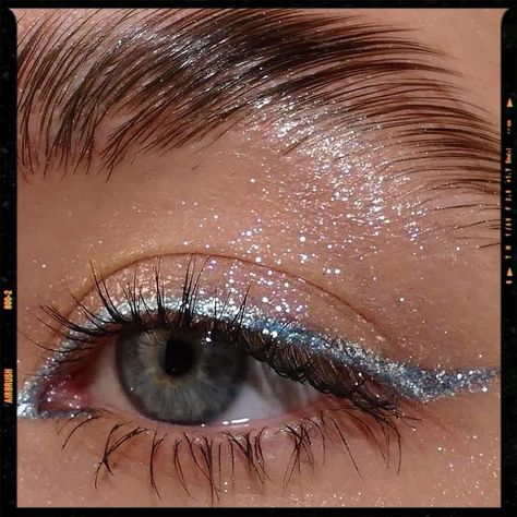 Blue Eye Glitter Makeup, Glitter Eye Makeup Blue Eyes, Prom Makeup Blue Eyeliner, Prom Makeup With Blue Eyeliner, Blue Prom Dress Makeup Looks, Blue Glitter Eyeliner Makeup, Light Blue Sparkle Makeup, Simple Light Blue Makeup Looks, Simple Blue Eyeliner Makeup