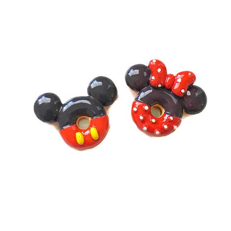 Mickey Mouse Magnets Diy, Mickey Mouse Donuts Ideas, Mickey Donut, Disney Magnets, Donut Drawing, Mickey Kitchen, Minnie Mouse Birthday Cakes, Diy Magnets, Diy Donuts