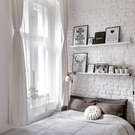 9 Sophisticated Beds Without the Headboard Bedrooms Without Headboards, White Brick Bedroom, White Brick Wall Bedroom, Brick Wall Bedroom, Bed Without Headboard, Creative Bedroom, Dekorasi Kamar Tidur, Brick Walls, Cozy Room Decor