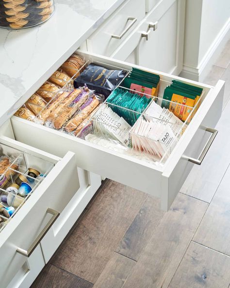 Spice Up Your Coffee and Tea Game With Stellar Drawer Storage Drawer Cup Storage, Tea Drawer Organization Storage Ideas, Tea Drawer Organization, Tea Drawer, Coffee Drawer, Organizing Bags, Easy Banana Pudding Recipe, Coffee Pods Drawer, Easy Banana Pudding