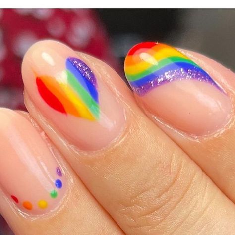 Rainbow Heart Nails Design, Nail Pride Designs, Rainbow Wedding Nails, Rainbow Inspired Nails, Trans Nails Designs, Pride Gel Nails, Pride Nails Designs Short Nails, Rainbow Short Nails, Rainbow Nails Short