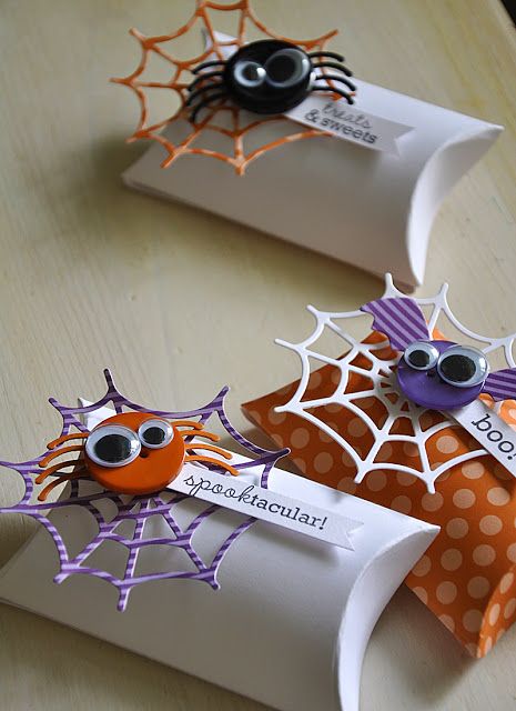 Halloween Treat Holders, Halloween Treat Boxes, Halloween Paper Crafts, Carte Halloween, Pillow Boxes, Adornos Halloween, Halloween Treat Bags, Halloween Tags, Treat Holders