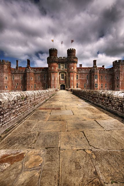 Herstmonceux Castle, Pictures Of England, Castle England, British Castles, Castle Pictures, Medieval England, English Castles, Castle Mansion, Sussex England