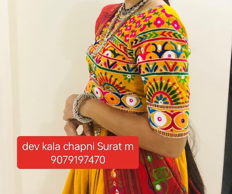 Kutch Work Saree, Kutch Work Designs, Navratri Dress, Wedding Saree Blouse, Wedding Saree Blouse Designs, Indian Bride Outfits, Kutch Work, Bride Outfits, Trendy Blouse