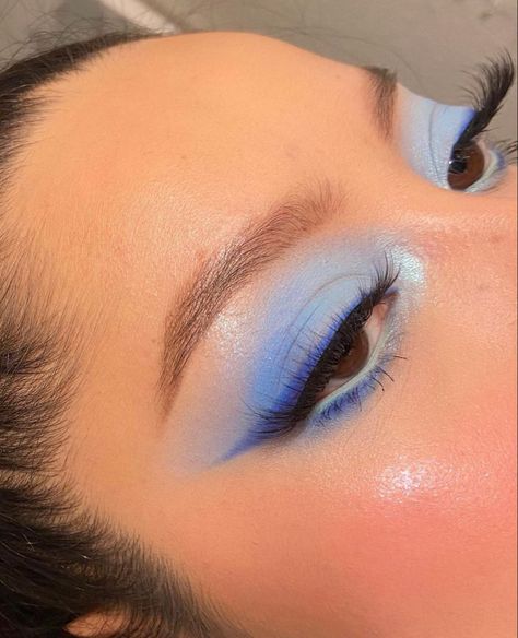 Stitch Makeup Look, Colored Eyeshadow Looks, Makeup Ojos, Maquillage On Fleek, Blue Eyeshadow Looks, Salmon Peach, Cute Eye Makeup, Ethereal Makeup, Makijaż Smokey Eye