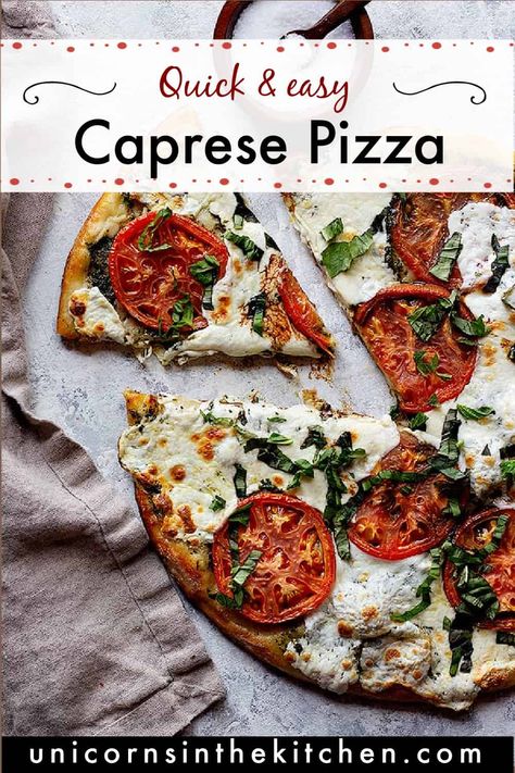 Caprese pizza is an easy dinner ready in 30 minutes. Made with homemade basil oil, tomatoes and mozzarella, this pizza is a crowd pleaser. Watch the video for a complete tutorial. #tomatoes #caprese #capresepizza #pizza #pizzarecipes #dinnerideas Pizza Recipe Video, Caprese Pizza, Basil Pizza, Tomatoes And Mozzarella, Spinach Pizza, Mozzarella Pizza, Naan Pizza, Basil Oil, Making Homemade Pizza