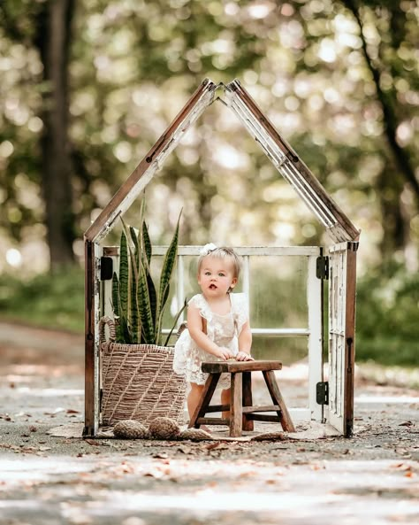 I just can’t get enough of my little greenhouse! Perfect for sitters and cake smash sessions! 🌱☀️ Mini Greenhouse Photoshoot, Unique Photography Mini Sessions, Greenhouse Minis Photography, Mini Session Set Up, Greenhouse Photo Studio, Christmas Greenhouse Photoshoot, Mini Photo Session Ideas, Sitter Session Photography, Greenhouse Photography