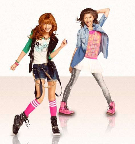 Bella and zendaya!! Disney Channel Outfits, Channel Clothes, 2010's Fashion, Bella Thorne And Zendaya, 2000s Trends, 2000 Clothes, Channel Outfits, Lilly Pulitzer Outfits, Zendaya Outfits