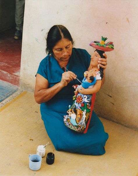 Mexican Nativity, Oaxaca Art, Spanish Ceramics, Mexican Folk Art Decor, Nativity Scenes, Mexican Crafts, Mexican Designs, Primitive Dolls, Gourd Art