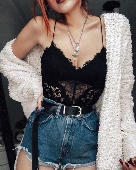 Bralette Outfit Summer, Random Outfits, Look Grunge, Bralette Outfit, Boho Grunge, Fashion Moments, Nice Outfits, Casual Styles, Outfit Jeans