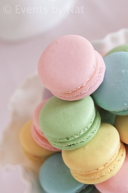 Macarons at a Pastel Rainbow Fairy Party #pastel #macarons | More pastel inspiration here: http://mylusciouslife.com/prettiness-luscious-pastel-colours/ Macarons Ideas, Pastel Macarons, Colored Cookies, Kue Macaroon, Dessert Inspiration, Macaroon Cookies, Rainbow Fairy, Favorite Wallpaper, Unicorn Cookies