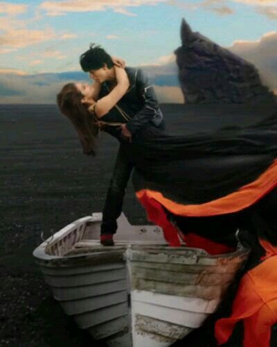 Kajol Dilwale Outfits, Gerua Song, Kajol Dilwale, Dilwale 2015, Shahrukh Khan And Kajol, Srk And Kajol, Srk Kajol, Bollywood Wallpaper, Shah Rukh Khan Movies