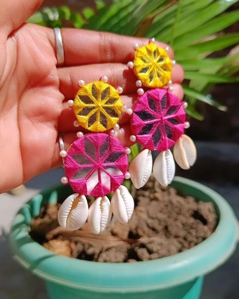 Mirror Earings For all festive All-time bestseller double mirror shell earing ✨ Any color can be customized DM for order Follow @m_m_creations_by_manali #mirrorearrings #mirrorjewellery #handmadenecklace #trendingfashion #handmade #navratri2023 #latestdesign #navratri #navratri2024 #reelsinstagram #trendingring #alltime #mmcreations #best #onlineshopping #sell #vocalforlocal #supportlocalbusiness #buylocal #reelsviral #mmcration Mirror Work Earrings, Navratri Necklace, Navratri Jewellery, Mirror Jewellery, Bewafa Photo, Flower Jewellery For Haldi, Saree Pin, Mirror Necklace, Work Earrings