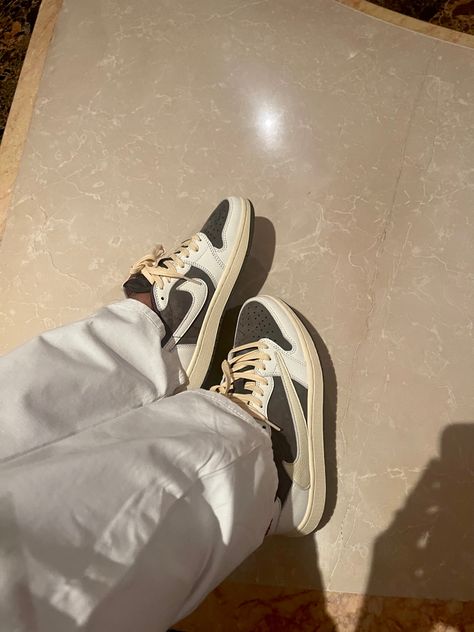 Travis Scott Jordans Outfit, Reverse Mocha Travis Outfit, Travis Scott Shoes Low, Nike Shoes Travis Scott, Travis Jordan 1 Outfit, Travis Scott Mocha Outfit, Travis Scott 1s Outfit, Travis Scott Shoes Outfit Women, Travis Scott Reverse Mocha Outfit