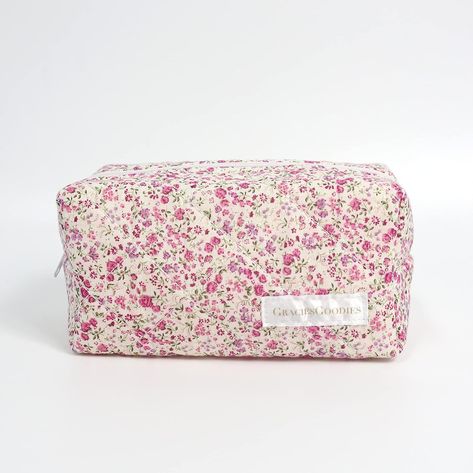 Amazon.com: GraciesGoodies Travel Bag/Cosmetic Case/Floral Bag (Pink Floral) : Beauty & Personal Care Makeup Bag Amazon, Floral Makeup Bag, Pink Makeup Bag, Cute Makeup Bags, Beauty Kit, Floral Bags, Quilt Stitching, Purse Organization, Makeup Bags