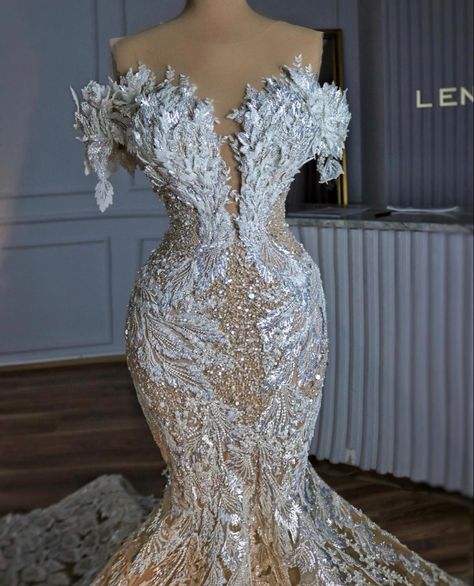 Lena Berisha, Fitted Wedding Gown, Satin Mermaid Wedding Dress, Glam Wedding Dress, Dinner Gowns, Prom Inspiration, Chic Dress Classy, Gorgeous Prom Dresses, Classy Dresses