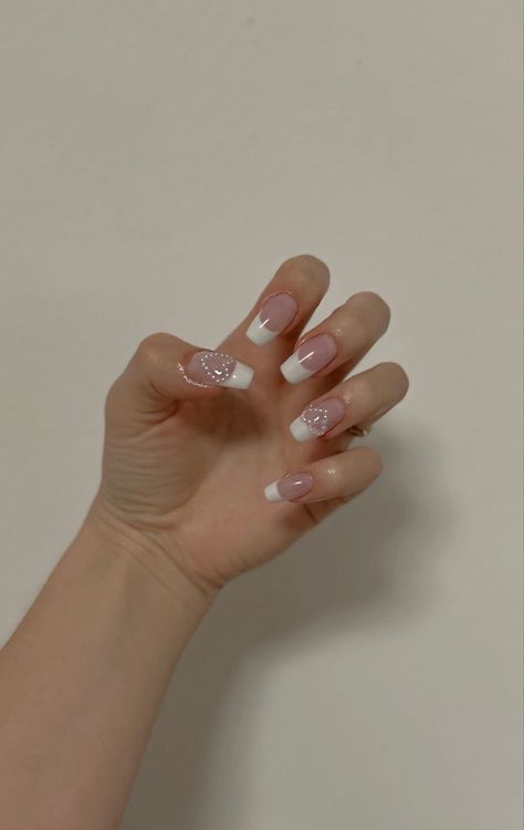 Nails With Pearl Hearts, Heart Pearl Nails, Pearl Heart Nails, Nail Academy, Hello Nails, Vintage Nails, Gel Nails Diy, Pointed Nails, Grunge Nails