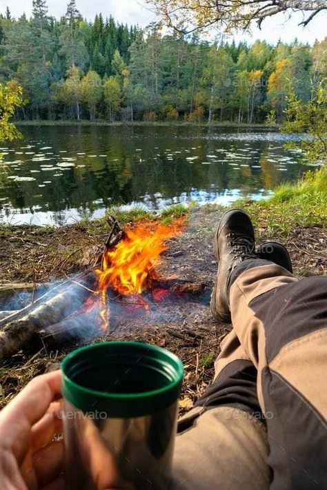 Coffee In The Forest, Man Coffee Aesthetic, Camping In Forest, Fire In The Forest, Man Relaxing, Camp Coffee, Outdoor Vibes, Forest Camping, Forest Camp