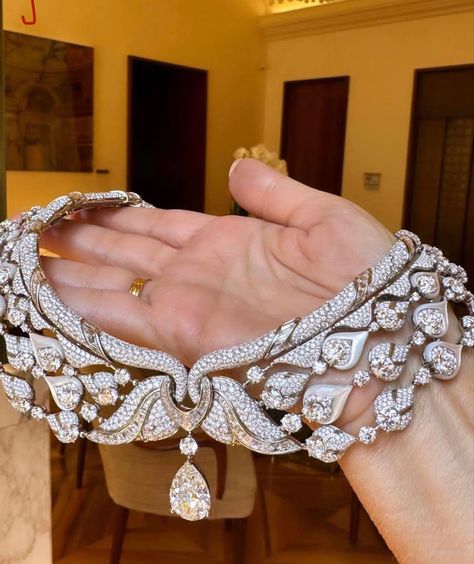 Vintage Royal Jewelry, Cartier Necklace Diamond, Most Expensive Jewelry, Bvlgari Jewelry, Expensive Jewelry Luxury, Fancy Jewellery Designs, Diamond Jewelry Designs, Jewelry Accessories Ideas, Cartier Jewelry