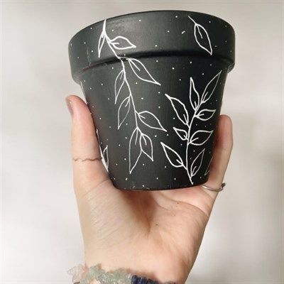 Small Market, Black Plant, Pot Diy, Small House Plants, Plant Pot Design, Plant Pot Diy, Pot Design, Painted Pots Diy, Painted Plant Pots