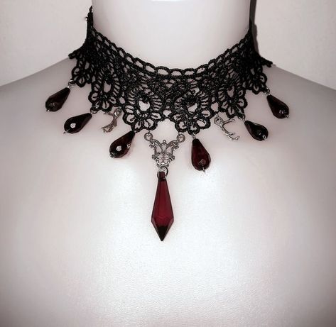 Vampire Costume Aesthetic, Victorian Goth Jewelry, Punk Jewelry Diy, Victorian Vampire Costume, Emo Jewelry, Modern Vampires, Vampire Necklace, Vampire Jewelry, Black Vampire