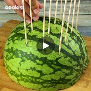 Ways To Serve Watermelon, Summer Food Hacks, Watermelon Appetizer, Watermelon Fruit Bowls, Watermelon Snack, Watermelon Sticks, Watermelon Picnic, Fruit Presentation, Watermelon Uses