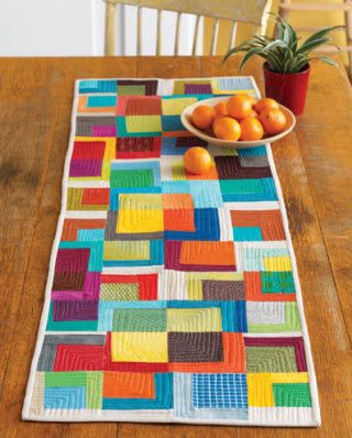 Modern table runner Modern Table Runners, Patchwork Table Runner, Sale Windows, Quilt Modernen, Table Quilts, Place Mats Quilted, Placemats Patterns, Table Runner And Placemats, Table Runner Pattern