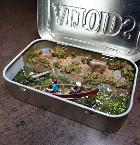 Tin Diorama, Flower Hacks, Mint Tin Crafts, Craft Hacks, Room Box Miniatures, Altoid Tin, Altoids Tins, Altered Tins, Fairy Garden Crafts