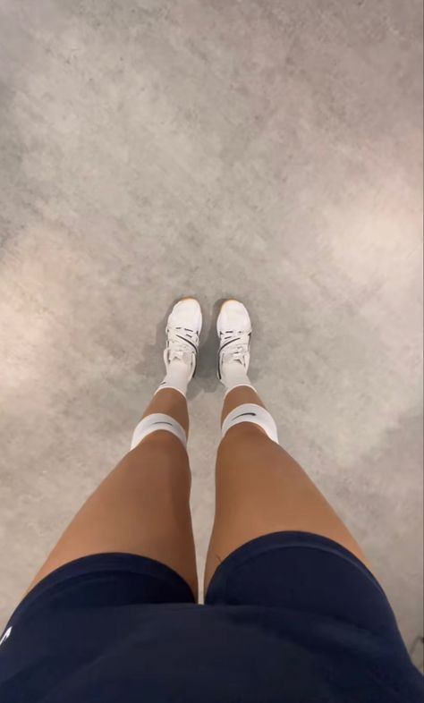 Vball Practice Outfit, Volleyball Instagram Story, Volleyball Snap, Fake Volleyball Practice Snaps, Volleyball Snaps, Volley Girl, Volleyball Couple, Volleyball Mirror Pics, Playing Volleyball Aesthetic