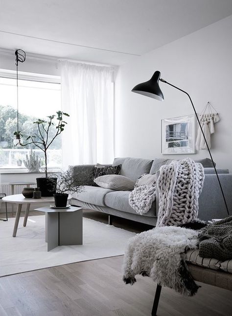 Scandinavian home décor has always been in. Do you plan to decorate your home with this Nordic winter decoration too, this festive season? Here are some ideas for you. Scandinavian Design Living Room, Nordic Living Room, 아파트 인테리어, Living Room Scandinavian, Scandinavian Interior Design, Scandinavian Living, Decor Minimalist, Living Room Grey, A Living Room