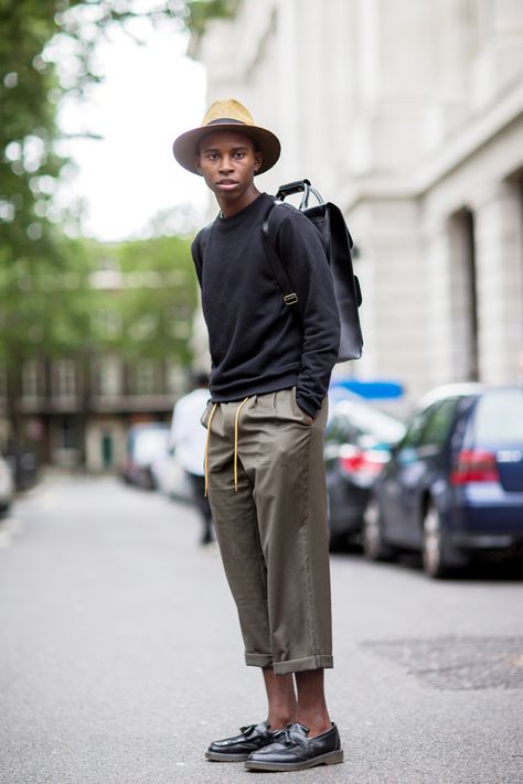 The 21 Most Fashionable Fellas In London #refinery29  http://www.refinery29.com/london-mens-fashion#slide9  We plan on our wearing our chinos this way from now on. Roll 'em up! London Mens Fashion, Guys Style, Herren Style, Mens Fashion Smart, Mens Fashion Rugged, Mens Fashion Urban, Men Street, Mens Winter Fashion, Mens Fashion Summer