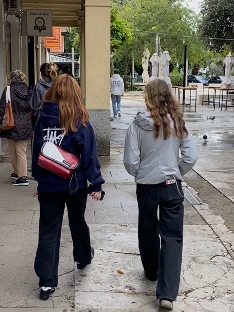 Red Rain Jacket Outfit, Stussy Bag, Black Adidas Superstar, Brownish Hair, Black Gazelle, Freitag Bag, Black Gazelles, Red Rain Jacket, Adidas Superstar Black