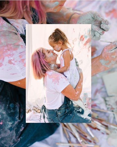 Mommy And Me Painting Photoshoot, Painting Photoshoot, Motherhood Painting, Reveal Photoshoot, Paint Photoshoot, Mini Session Ideas, Mommy Daughter Photoshoot, Mother Son Photos, Daughter Photo Ideas