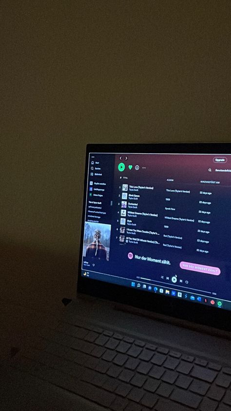 aesthetic laptop dark night spotify hp cute taylor swift Spotify On Laptop Aesthetic, Laptop Dark Aesthetic, Laptop Aesthetic Dark, Hp Laptop Aesthetic, Spotify Laptop, Night Spotify, Taylor Swift Laptop, Hp Cute, Cute Taylor Swift