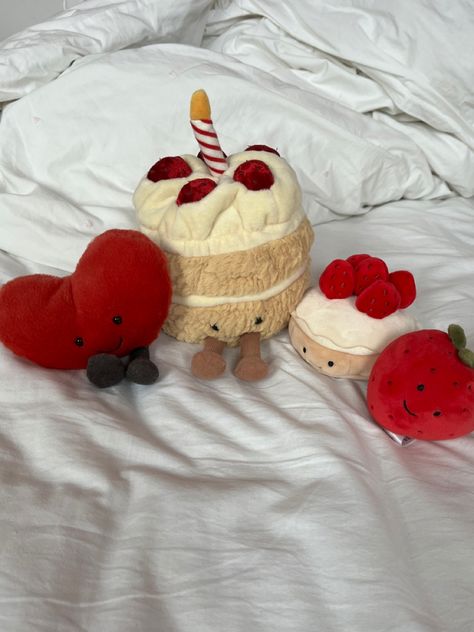 Cake Jellycat, Jellycat Stuffed Animals, Oki Doki, Dream Gift, Cute Stuffed Animals, Cute Little Things, Birthday Wishlist, Cute Plush, Christmas Wishlist