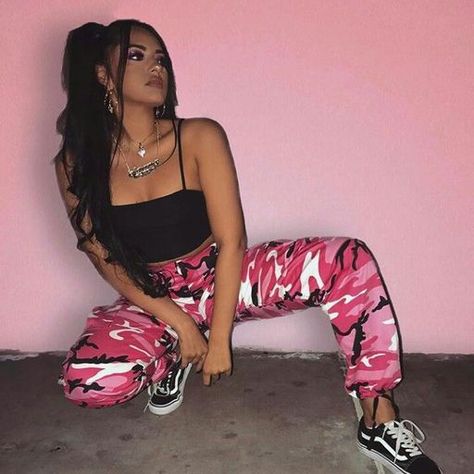 :) crip gang Camo Pants Outfit Baddie, Pink Camo Pants, Camo Pants Outfit, Looks Pinterest, Sneakers Looks, Most Beautiful Dresses, Cute Outfits For School, Camo Pants, Pink Camo