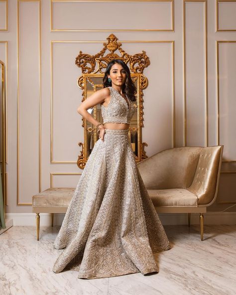 Faraz Manan Lehenga, Faraz Manan Bridal, Faraz Manan, White Lehenga, Bridal Dresses Pakistan, Bridal Lehenga Red, Back Neck Designs, Indian Bridal Outfits, Indian Designer Outfits