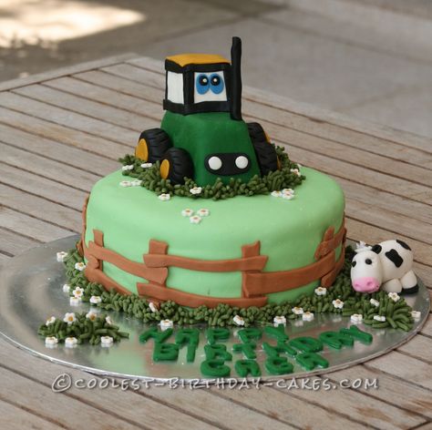 Down on the Farm Tractor Cake... This website is the Pinterest of birthday cake ideas Tractor Cake Ideas, Tractor Birthday Cake, Tractor Cakes, Tractor Birthday Cakes, John Deere Cake, Cake Transport, Tractor Cake, 90th Birthday Parties, Farm Cake