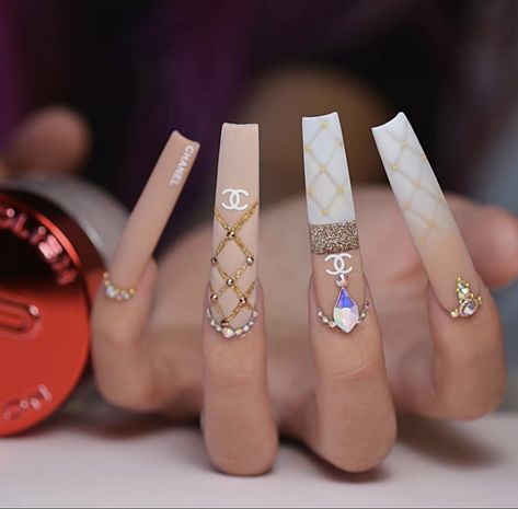 Channel Nails, Chanel Nails Design, Gucci Nails, Ombre Acrylic, Luminous Nails, Chanel Nails, Gold Glitter Nails, Classy Nail Designs, Nails Design With Rhinestones