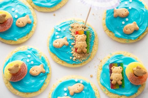 Beach Theme Food, Make Paper Airplanes, Paper Dart, Best Playdough Recipe, Cookies Kids, Watermelon Popsicles, Beach Cookies, Classic Paper, Blue Frosting