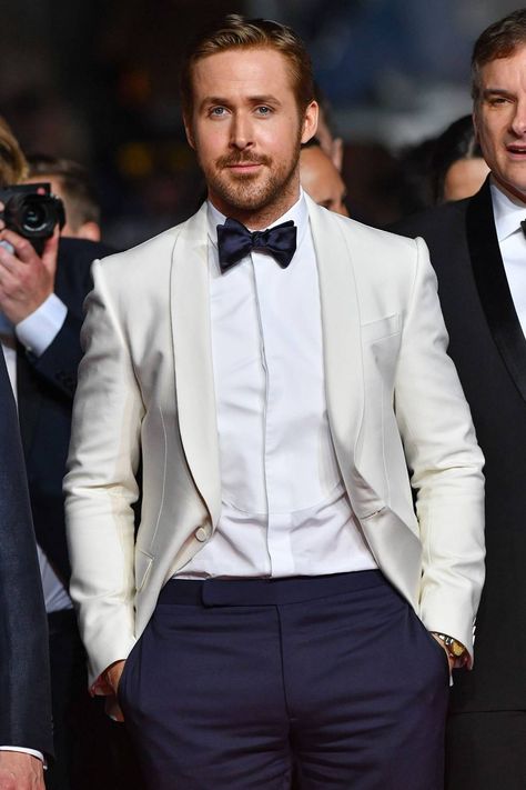 Ryan Gosling White Tuxedo Wedding, Suit Poses, White Tuxedo Jacket, White Wedding Suit, White Tux, Wedding Tux, Groom Wedding Attire, Urban Explorer, Tiffany Wedding