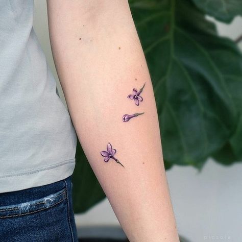 Larkspur Tattoo, Lilac Tattoo, Water Lily Tattoos, Violet Tattoo, Tattoo Nature, Tattoo Zeichnungen, Daisy Tattoo, Cute Small Tattoos, Floral Tattoo Design