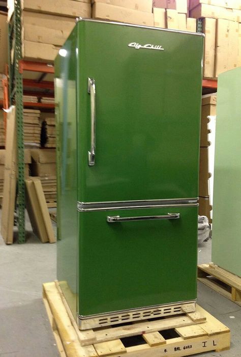 Big Chill Appliances, Green Appliances, Color Refrigerator, Pink Palace, Big Chill, Top Freezer Refrigerator, Retro Kitchen, Favorite Color, Refrigerator