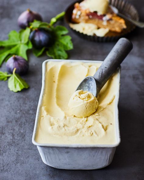 Fig leaf ice cream Paleo Ice Cream, Dark Chocolate Recipes, Low Fat Desserts, Salted Caramel Ice Cream, Dinner Party Desserts, Pumpkin Ice Cream, Hazelnut Cake, Fig Leaf, Caramel Ice Cream