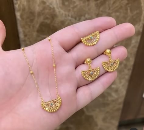 Arabic Jwellary Design, New Jwellary Design, Arabic Jewelry Traditional Gold, Arab Gold Earrings, Modern Gold Jewelry Sets, Arabic Gold Necklace Designs, Pendent Designs Gold, Arab Gold Jewelry, Arabic Gold Jewelry